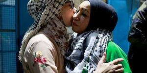 دموع
      وأفراح
      وترقب،
      لحظة
      إطلاق
      إسرائيل
      سراح
      39
      أسيرا
      فلسطينيا
      بينهم
      24
      امرأة
      (فيديو
      وصور)