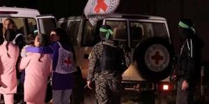 جيش
      الاحتلال:
      الصليب
      الأحمر
      الدولي
      تسلم
      أسيرتين
      تم
      الإفراج
      عنهما
