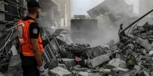 انتشال جثامين 8 شهداء من تحت أنقاض منزل بمخيم المغازي وسط قطاع غزة