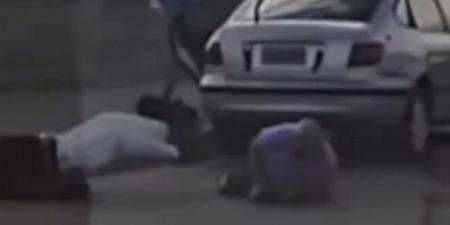 بطل جديد فى حادث سيدنى.. شاهد ما فعل الرجل ذو القميص الأرجوانى