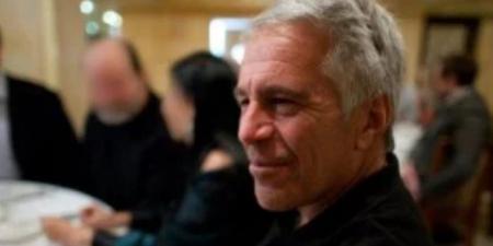 إحدى ضحايا جيفرى إبستين: جعلنى أتحدث لسياسيين وأمراء وشخصيات مهمة