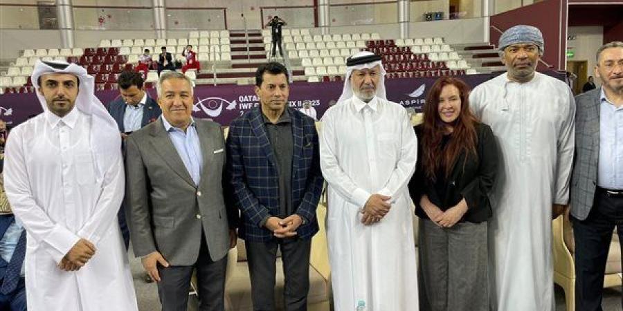 وزير
      الشباب
      والرياضة
      يلتقى
      بعثة
      منتخب
      رفع
      الأثقال
      خلال
      زيارته
      إلى
      قطر