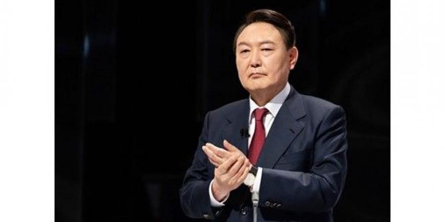 الرئيس
الكوري
الجنوبي
السابق
يون
يمثُل
أمام
فريق
تحقيق
في
تهم
الفساد